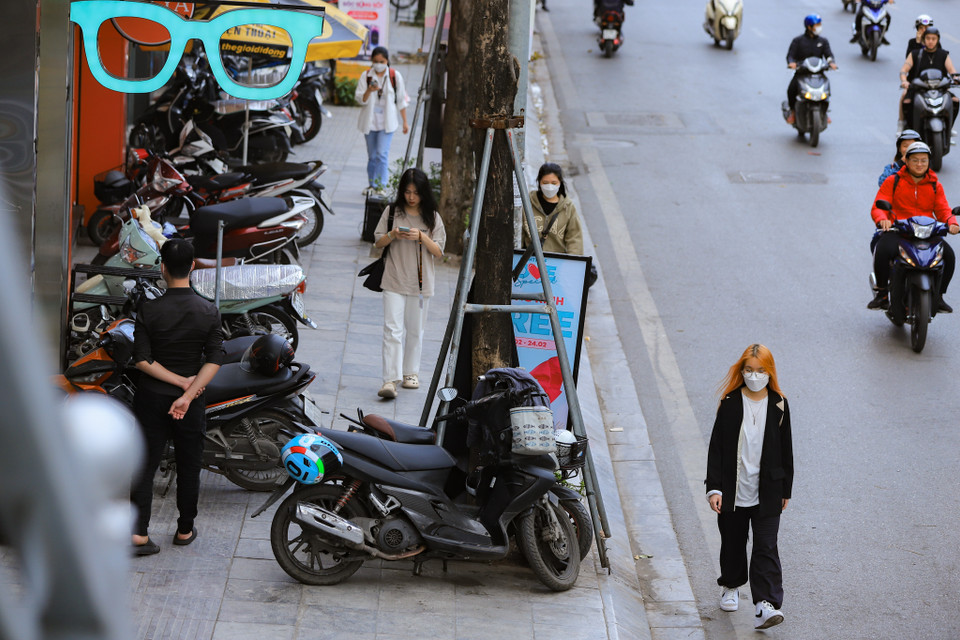 Được biết, cơ quan chức năng thành phố sẽ kiểm tra quyết liệt nhằm phát hiện, xử lý 100% hành vi vi phạm trên lĩnh vực trật tự, an toàn giao thông, đô thị, công cộng để tạo tính răn đe. (Ảnh: Hoài Nam/Vietnam+)