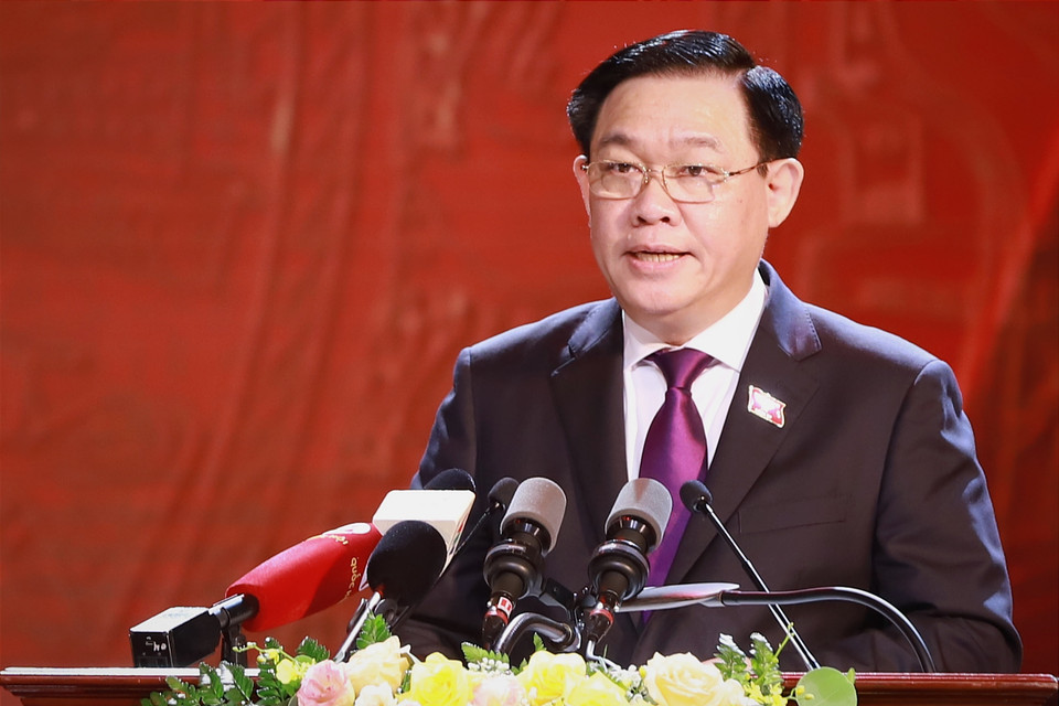 Ủy viên Bộ Chính trị, Chủ tịch Quốc hội Vương Đình Huệ phát biểu khai mạc Lễ trao Giải Diên Hồng. (Ảnh: Hoài Nam/Vietnam+)