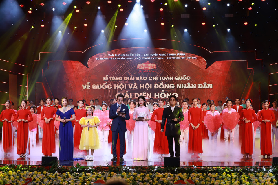 Diên Hồng là giải báo chí riêng tôn vinh các tác giả, tác phẩm xuất sắc viết về đề tài cơ quan dân cử và đại biểu dân cử. (Ảnh: Hoài Nam/Vietnam+)