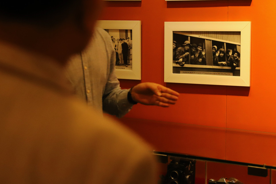 Ai cũng xúc động và tự hào khi nhìn lại bức ảnh vào tháng 3 năm 1973, 150 phóng viên, điện báo viên, kỹ thuật viên Khóa GP10 của Việt Nam Thông tấn xã lên tàu vào chi viện cho Thông tấn xã Giải phóng tại chiến trường miền Nam. (Ảnh: Hoài Nam/Vietnam+)