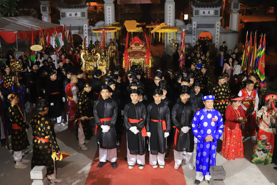 Lễ hội năm làng Mọc xưa gồm các làng Giáp Nhất, Chính Kinh, Cự Lộc, Quan Nhân và Phùng Khoang; sau Cự Lộc và Chính Kinh nhập lại thành Cự Chính nên còn bốn làng: Giáp Nhất, Cự Chính, Quan Nhân và Phùng Khoang, diễn ra từ ngày mùng 10 đến ngày 12 tháng Hai (Âm lịch) để rước các Thánh du xuân, thưởng lãm cảnh quan năm làng và cầu cho quốc thái dân an… (Ảnh: Hoài Nam/Vietnam+)