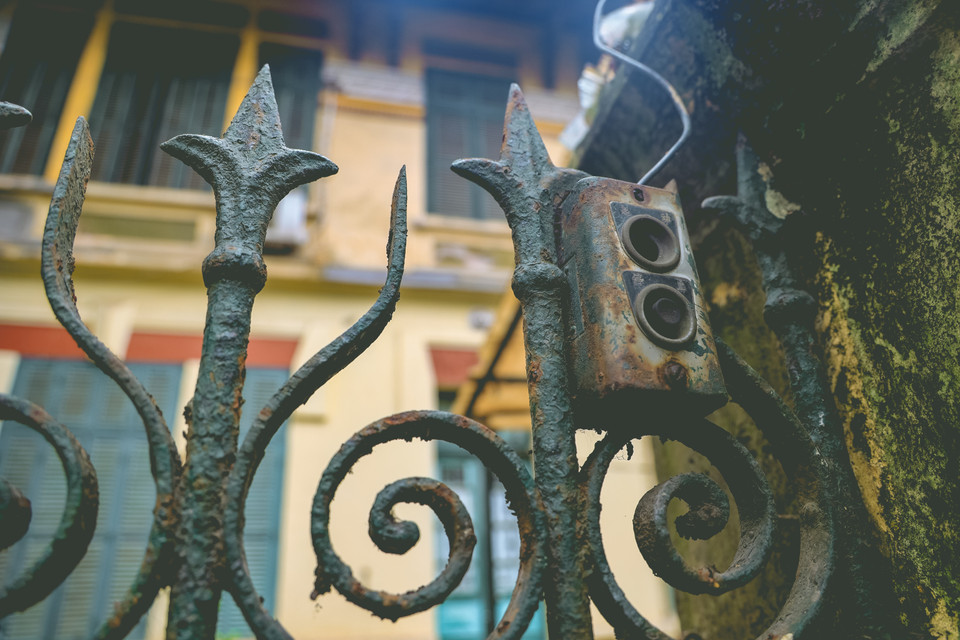 Hà Nội đẹp và quyến rũ bởi những công trình hòa quyện giữa các đường nét kiến trúc cổ với nghệ thuật kiến trúc Pháp. Điều này đã tạo nên một không gian kiến trúc Hà Nội vừa cổ kính vừa hiện đại cùng tồn tại mãi với thời gian. (Ảnh: Hoài Nam/Vietnam+)