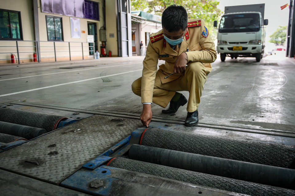 Các cán bộ được tăng cường là những người đã từng làm công tác đăng kiểm nên sẽ không có nhiều bỡ ngỡ. (Ảnh: Hoài Nam/Vietnam+)