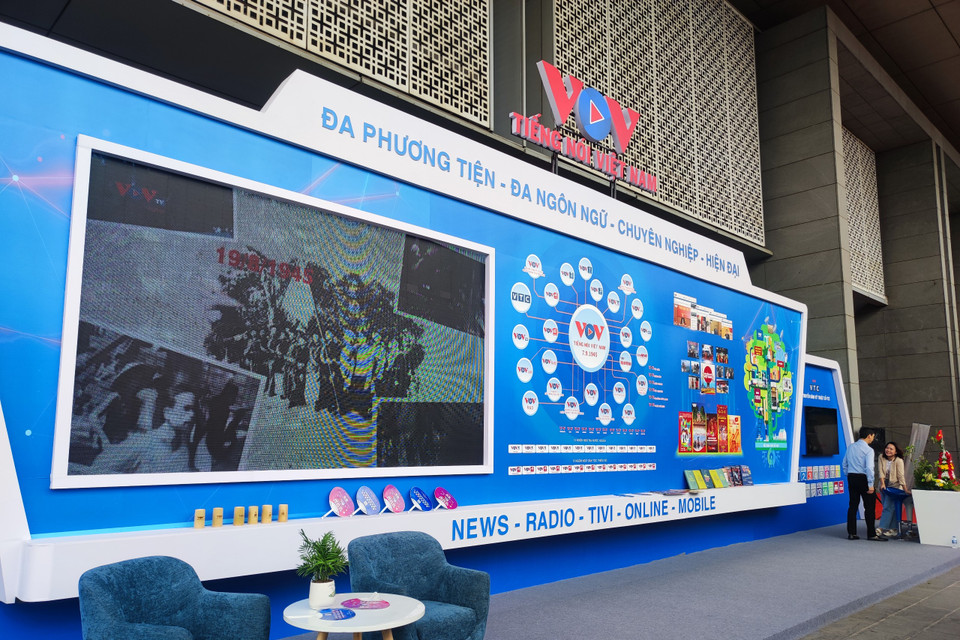 Gian trưng bày của Liên chi hội nhà báo Đài Tiếng nói Việt Nam tại Hội Báo toàn quốc 2023. (Ảnh: Hoài Nam/Vietnam+)