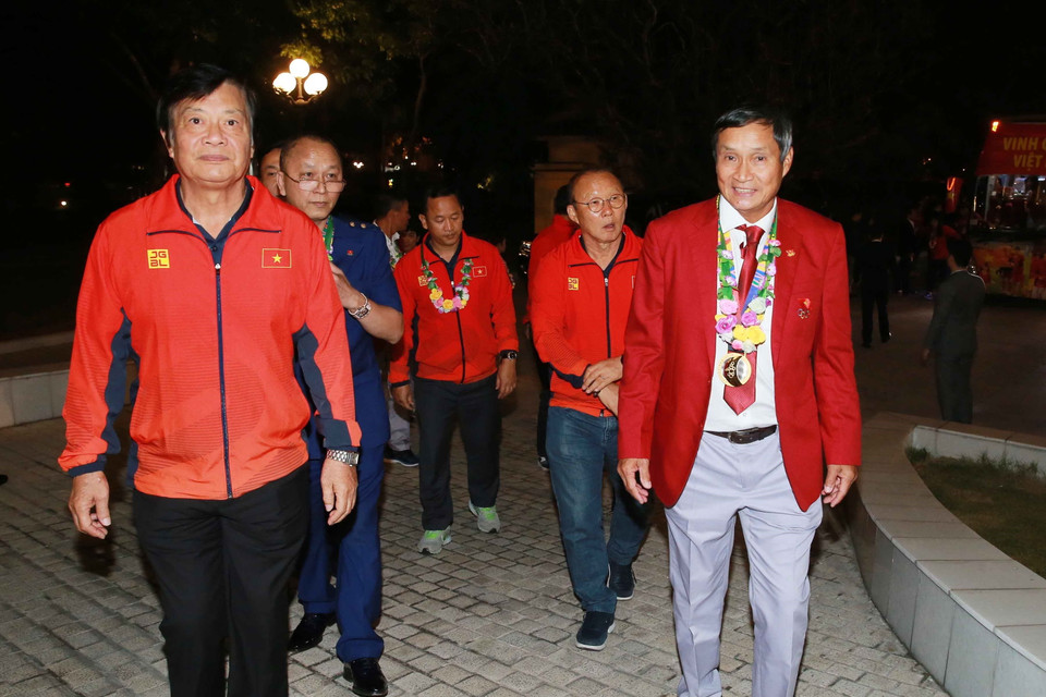 Đoàn thể thao Việt Nam SEA Games 30 vào trụ sở Chính phủ. (Ảnh: Doãn Tấn/TTXVN)