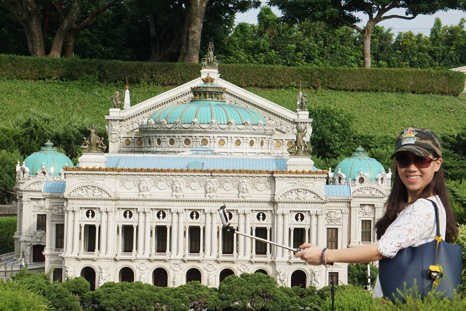 Với chủ đề châu Âu, du khách sẽ tận thấy tháp nghiêng Pisa (Italy), Nhà hát Opera Garnier Paris... (Ảnh: Trần Long/Vietnam+)