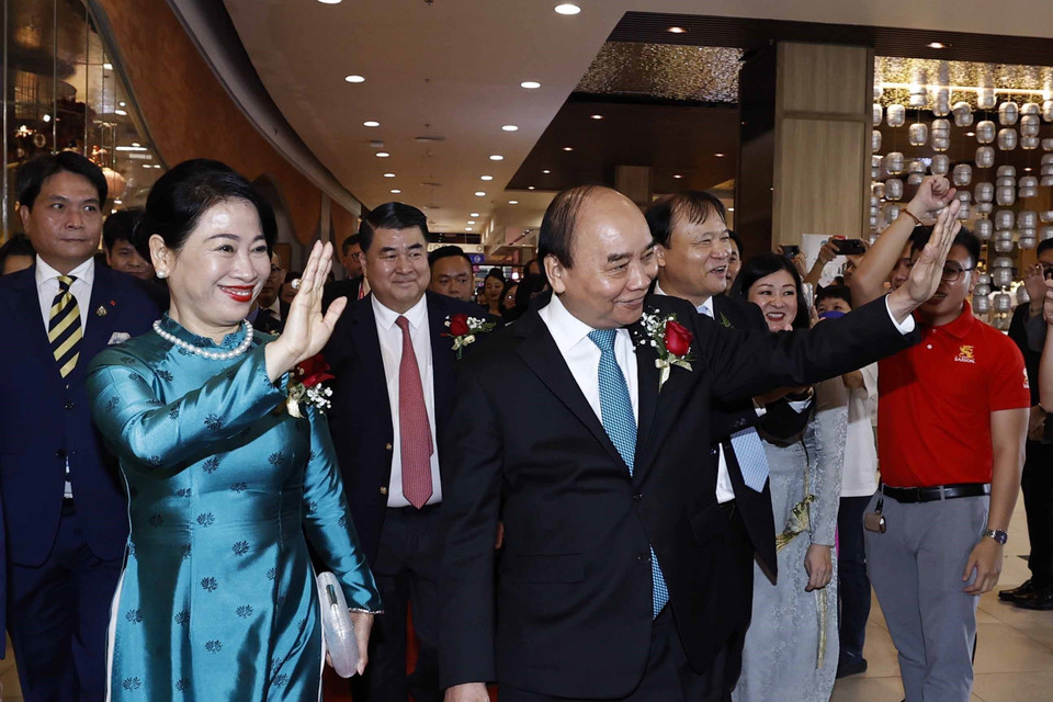 Chủ tịch nước Nguyễn Xuân Phúc và Phu nhân đến dự khai trương Tuần lễ hàng Việt Nam tại Thái Lan. (Ảnh: Thống Nhất/TTXVN)