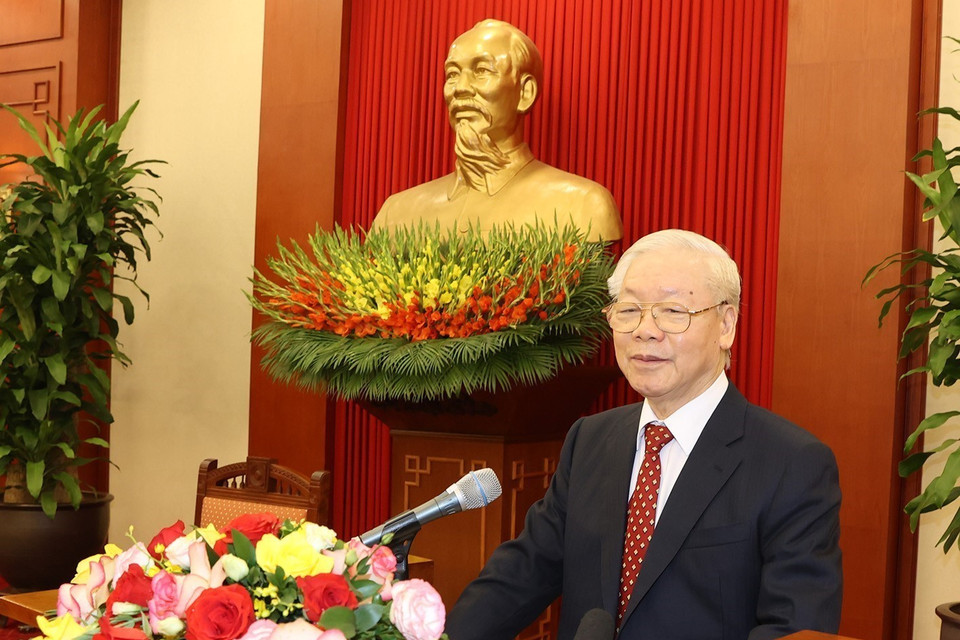 Tổng Bí thư Nguyễn Phú Trọng nói chuyện thân mật với các đại biểu dự Hội nghị biểu dương Chủ tịch Mặt trận Tổ quốc cấp xã và Trưởng ban Công tác Mặt trận tiêu biểu toàn quốc. (Ảnh: Trí Dũng/TTXVN)