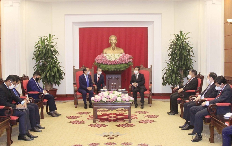 Đồng chí Võ Văn Thưởng, Ủy viên Bộ Chính trị, Thường trực Ban Bí thư tiếp Đại sứ Campuchia tại Việt Nam Chay Navuth (Hà Nội, 23/6/2021). (Ảnh: Phương Hoa/TTXVN)