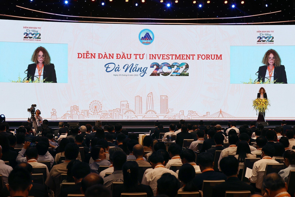 Bà Carolyn Turk, Giám đốc Quốc gia Ngân hàng Thế giới (World Bank) tại Việt Nam trình bày tham luận. (Ảnh: Dương Giang/TTXVN)