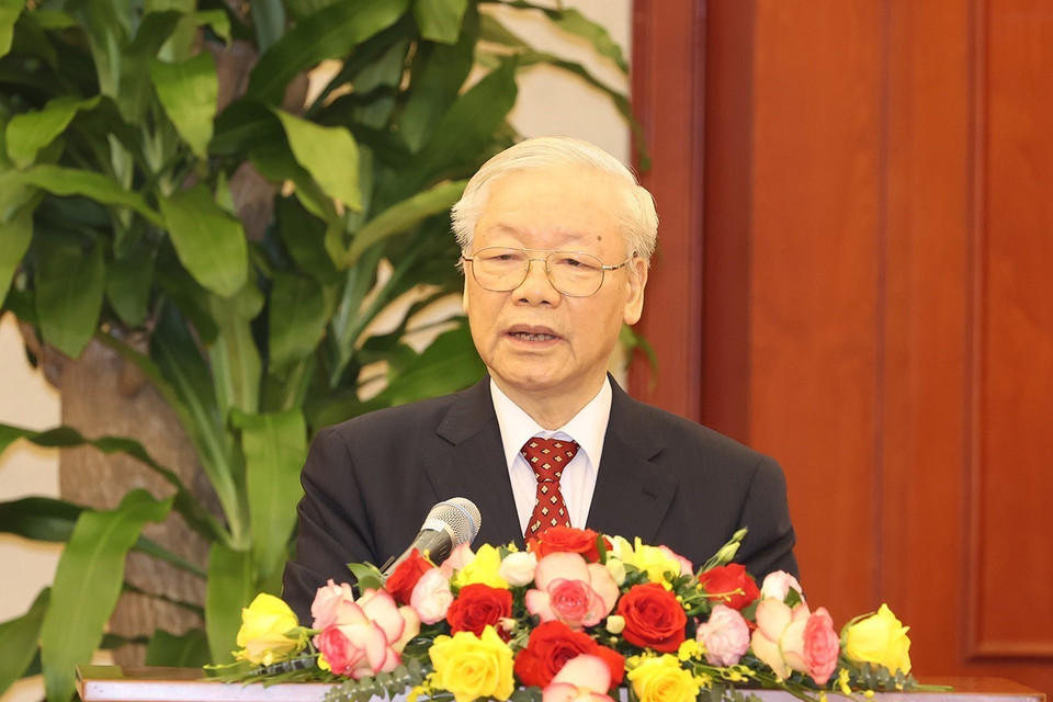 Tổng Bí thư Nguyễn Phú Trọng nói chuyện thân mật với các đại biểu dự Hội nghị biểu dương Chủ tịch Mặt trận Tổ quốc cấp xã và Trưởng ban Công tác Mặt trận tiêu biểu toàn quốc. (Ảnh: Trí Dũng/TTXVN)