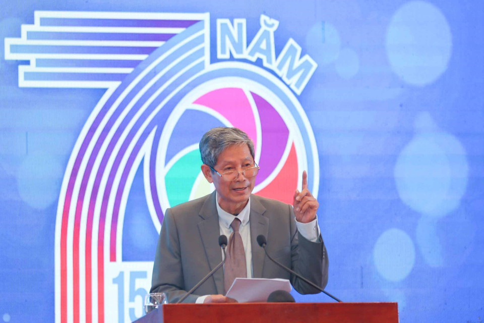 Ông Chu Chí Thành, nguyên Chủ tịch Hội NSNA Việt Nam, đại diện NSNA qua các thời kỳ phát biểu. (Ảnh: Thanh Tùng/TTXVN)