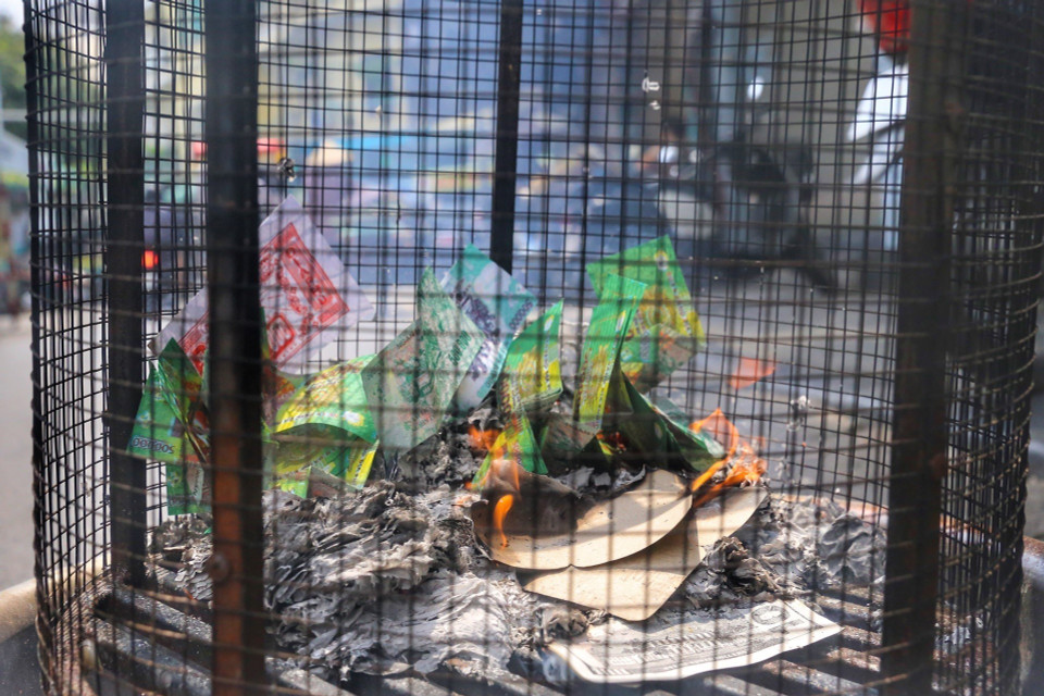 Nhiều gia đình đã sử dụng hình thức hóa mã văn minh hơn.(Ảnh: Tuấn Đức/TTXVN)