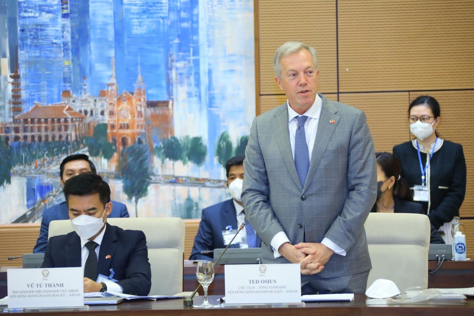 Chủ tịch kiêm Tổng Giám đốc Hội đồng kinh doanh Hoa Kỳ - ASEAN Ted Osius phát biểu. (Ảnh: Văn Điệp/TTXVN)