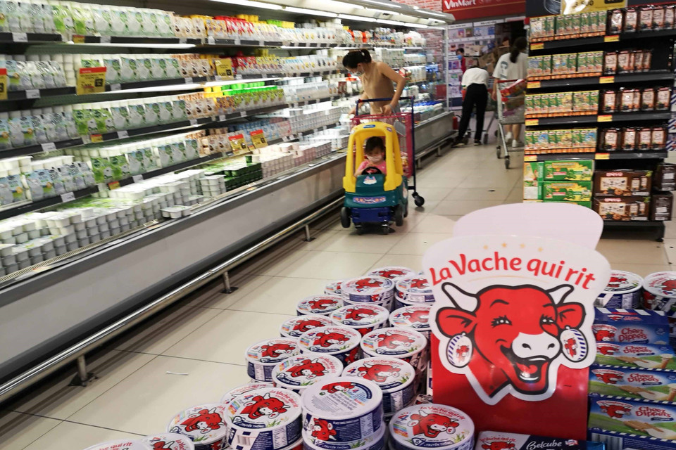 Siêu thị VinMart Times City đảm bảo nguồn hàng để người dân mua sắm. (Ảnh: Thanh Tùng/TTXVN)