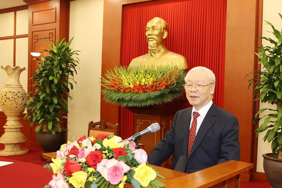 Tổng Bí thư Nguyễn Phú Trọng nói chuyện thân mật với các đại biểu dự Hội nghị biểu dương Chủ tịch Mặt trận Tổ quốc cấp xã và Trưởng ban Công tác Mặt trận tiêu biểu toàn quốc. (Ảnh: Trí Dũng/TTXVN)