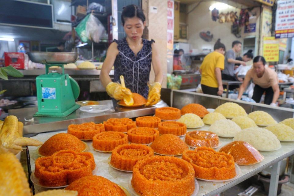 Xôi là một món không thể thiếu trong mâm cúng lễ Vu Lan.(Ảnh: Tuấn Đức/TTXVN)