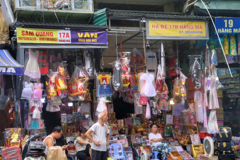 Thị trường vàng mã năm nay khá trầm lắng trước ngày Rằm tháng 7. (Ảnh: Tuấn Đức/TTXVN)