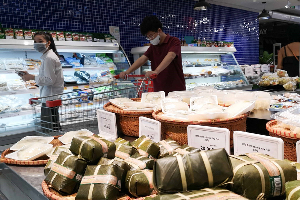 Siêu thị VinMart Times City đảm bảo nguồn hàng để người dân mua sắm. (Ảnh: Thanh Tùng/TTXVN)