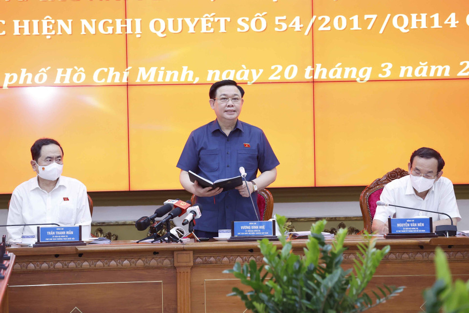 Chủ tịch Quốc hội Vương Đình Huệ phát biểu tại buổi làm việc với Ban Thường vụ Thành ủy Thành phố Hồ Chí Minh. (Ảnh: Doãn Tấn/TTXVN)