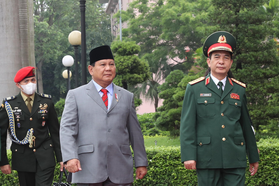 Bộ trưởng Quốc phòng Phan Văn Giang đón Bộ trưởng Quốc phòng Indonesia Prabowo Subianto. (Ảnh: Trọng Đức/TTXVN)