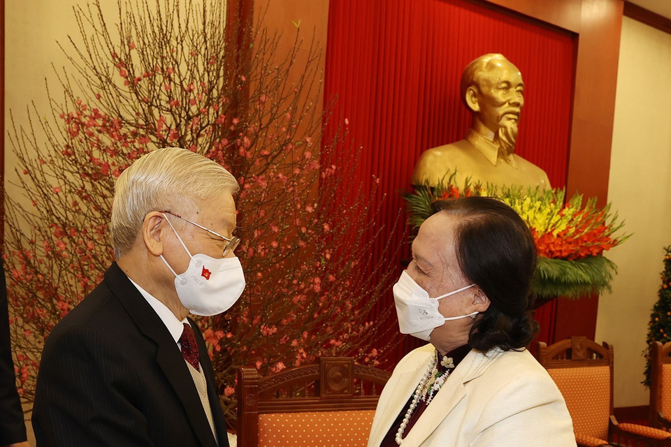 Tổng Bí thư Nguyễn Phú Trọng với Chủ tịch Hội Người cao tuổi Việt Nam Phạm Thị Hải Chuyền. (Ảnh: Trí Dũng/TTXVN)