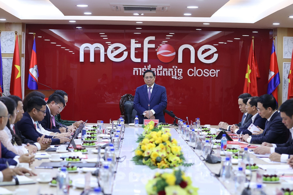 Thủ tướng Phạm Minh Chính phát biểu tại buổi làm việc với lãnh đạo Công ty viễn thông Metfone. (Ảnh: Dương Giang/TTXVN)