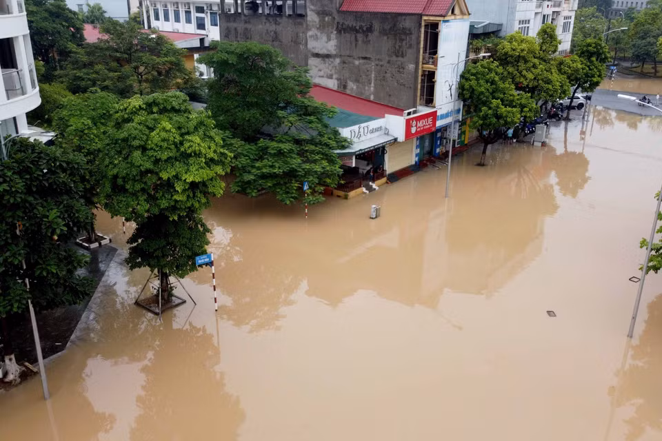 Một số tuyến phố chính bị ngập nước tại thành phố Vĩnh Yên. (Ảnh: Hoàng Hùng/TTXVN)