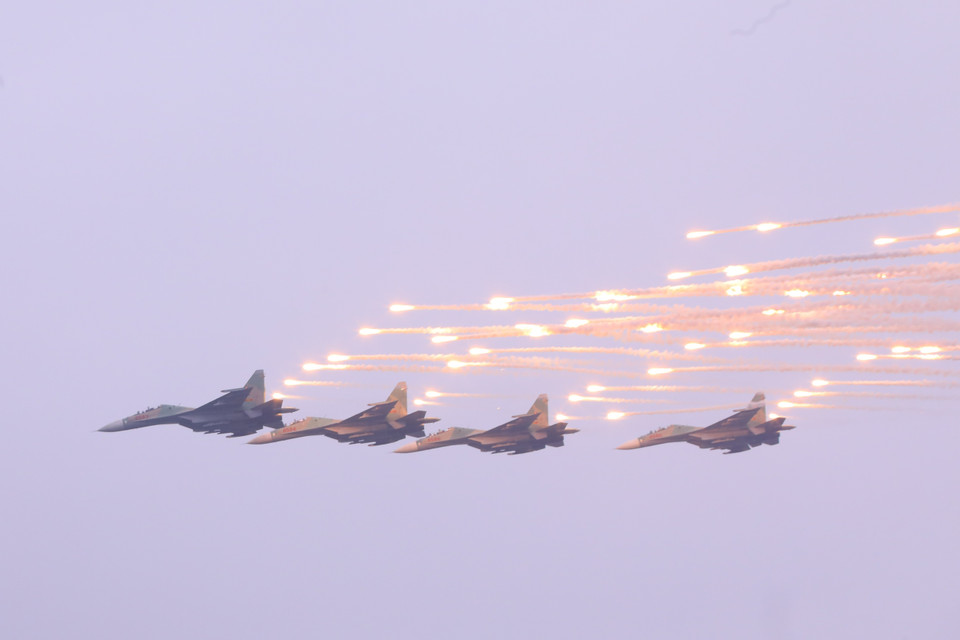 Màn trình diễn của Su-30 tại lễ khai mạc. (Ảnh: Văn Điệp/TTXVN)