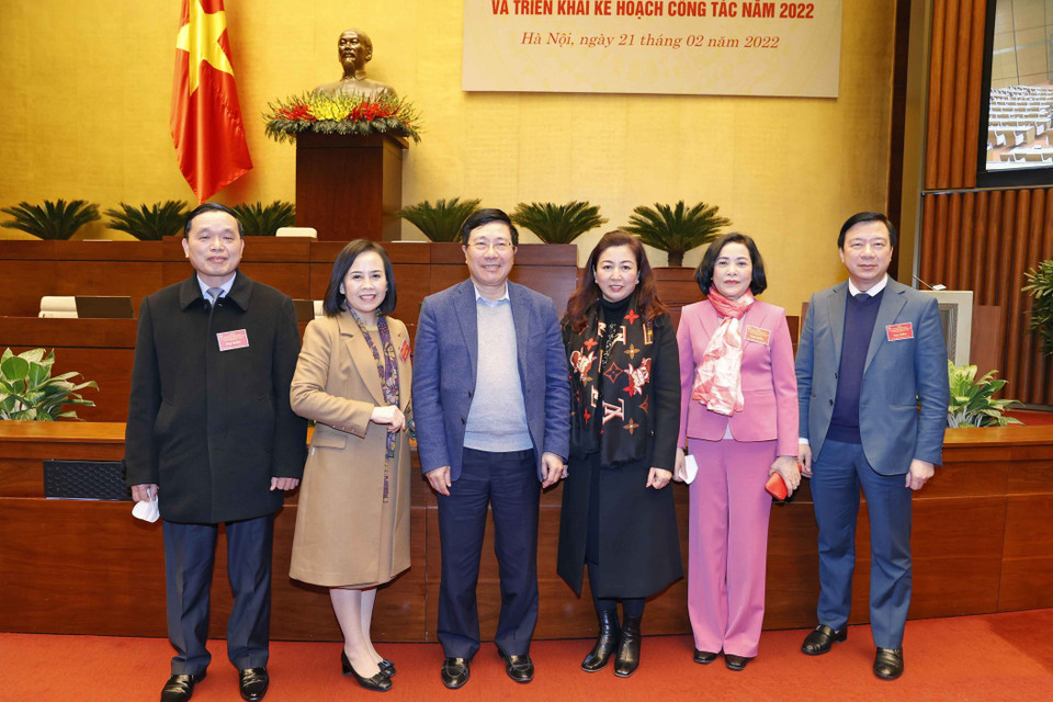 Phó Thủ tướng Thường trực Chính phủ Phạm Bình Minh với các đại biểu. (Ảnh: Doãn Tấn/TTXVN)