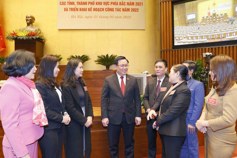 Chủ tịch Quốc hội Vương Đình Huệ với đại biểu dự Hội nghị. (Ảnh: Doãn Tấn/TTXVN)