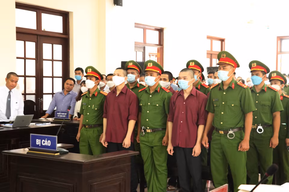 Cả 6 bị cáo trong vụ án đều có mặt tại phiên xét xử. (Ảnh: Bùi Giang/TTXVN)