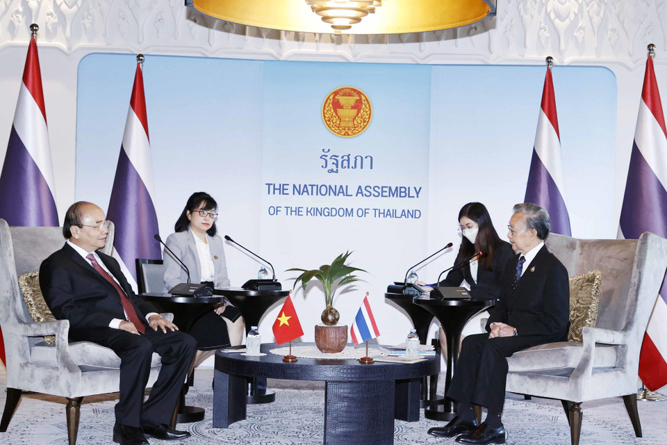 Chủ tịch nước Nguyễn Xuân Phúc gặp Chủ tịch Quốc hội Thái Lan Chuan Leekpai. (Ảnh: Thống Nhất/TTXVN)