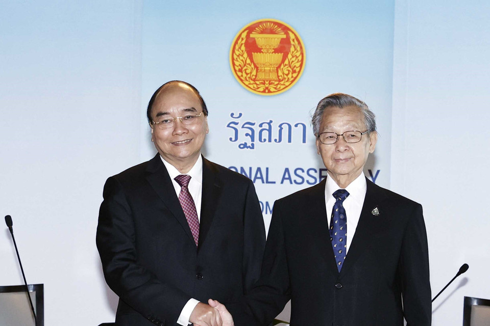 Chủ tịch nước Nguyễn Xuân Phúc gặp Chủ tịch Quốc hội Thái Lan Chuan Leekpai. (Ảnh: Thống Nhất/TTXVN)