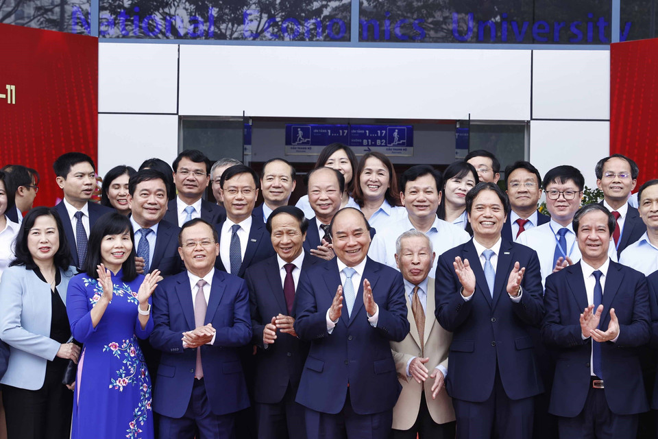 Chủ tịch nước Nguyễn Xuân Phúc với các đại biểu. (Ảnh: Thống Nhất/TTXVN)