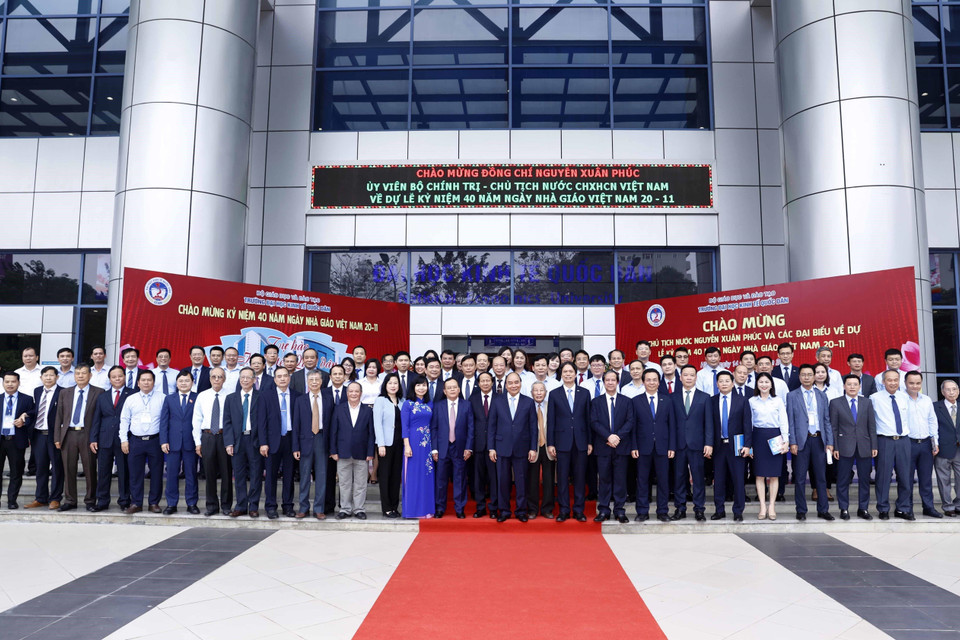 Chủ tịch nước Nguyễn Xuân Phúc với các đại biểu. (Ảnh: Thống Nhất/TTXVN)