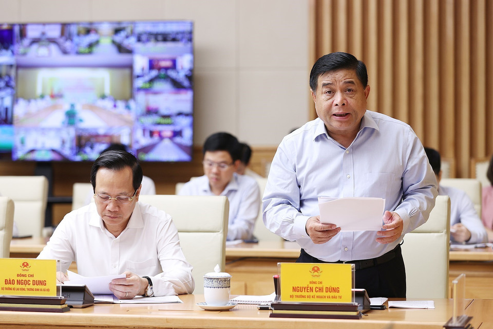 Bộ trưởng Bộ Kế hoạch và Đầu tư Nguyễn Chí Dũng báo cáo tình hình phát triển doanh nghiệp 7 tháng đầu năm 2022. (Ảnh: Dương Giang/TTXVN)