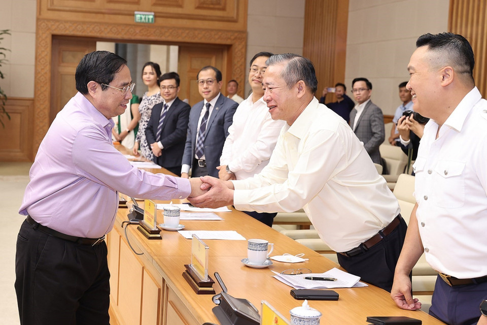 Thủ tướng Phạm Minh Chính với các đại biểu. (Ảnh: Dương Giang/TTXVN)