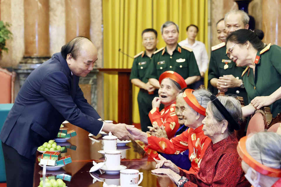 Cuộc gặp mặt diễn ra trong bầu không khí ấm cúng. (Ảnh: Thống Nhất/TTXVN)