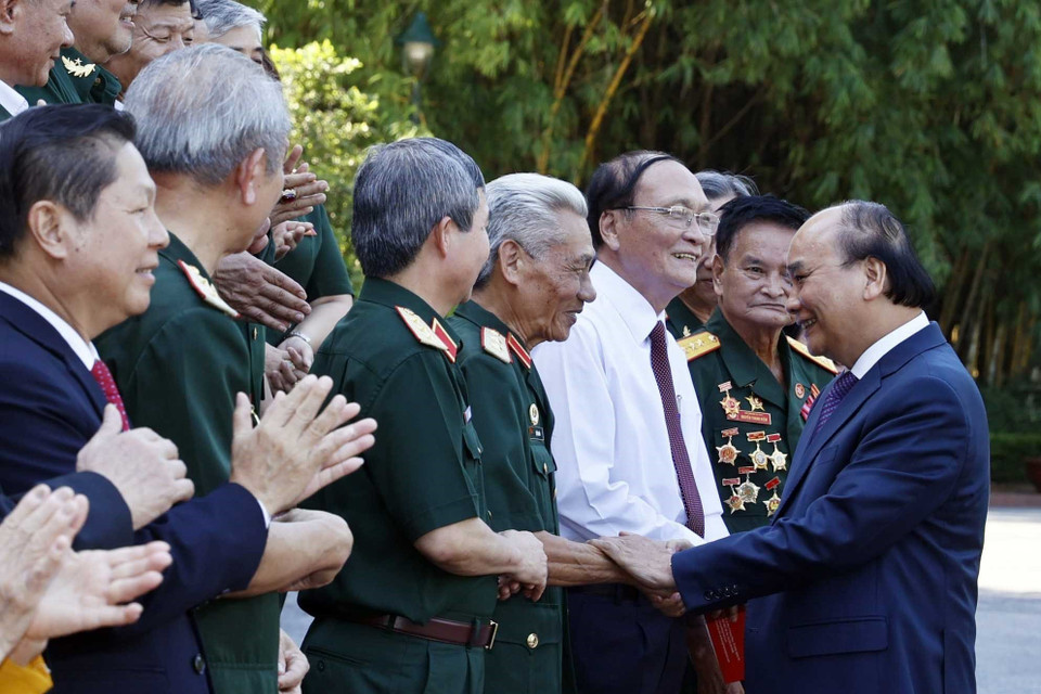 Chủ tịch nước Nguyễn Xuân Phúc với các đại biểu. (Ảnh: Thống Nhất/TTXVN)