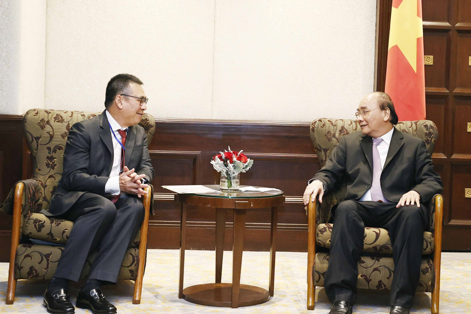 Chủ tịch nước Nguyễn Xuân Phúc tiếp Chủ tịch kiêm Tổng Giám đốc Tập đoàn SCG Roongrote Rangsiyopash. (Ảnh: Thống Nhất/TTXVN)