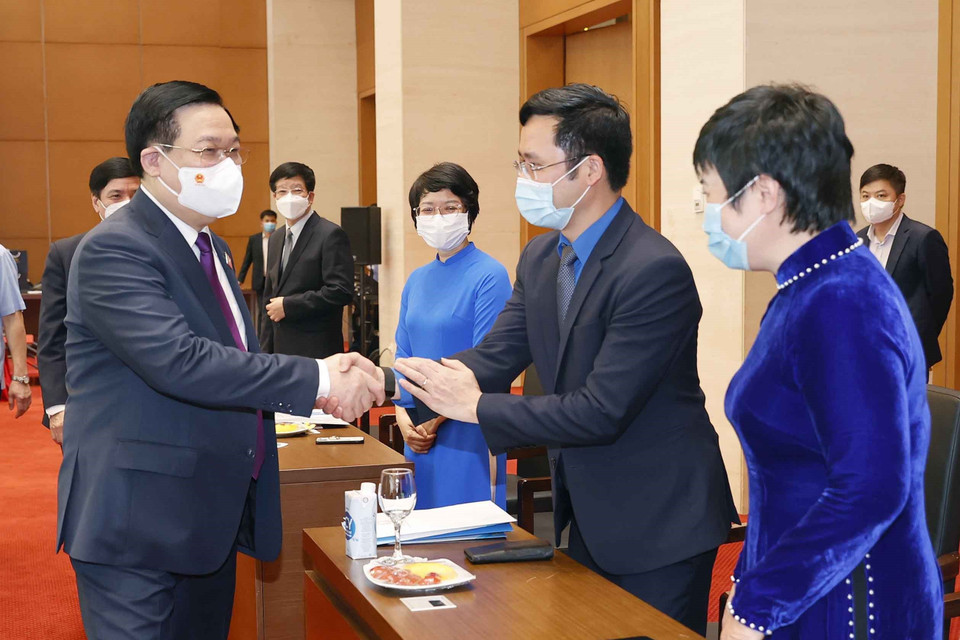 Chủ tịch Quốc hội Vương Đình Huệ với các đại biểu. (Ảnh: Doãn Tấn/TTXVN)