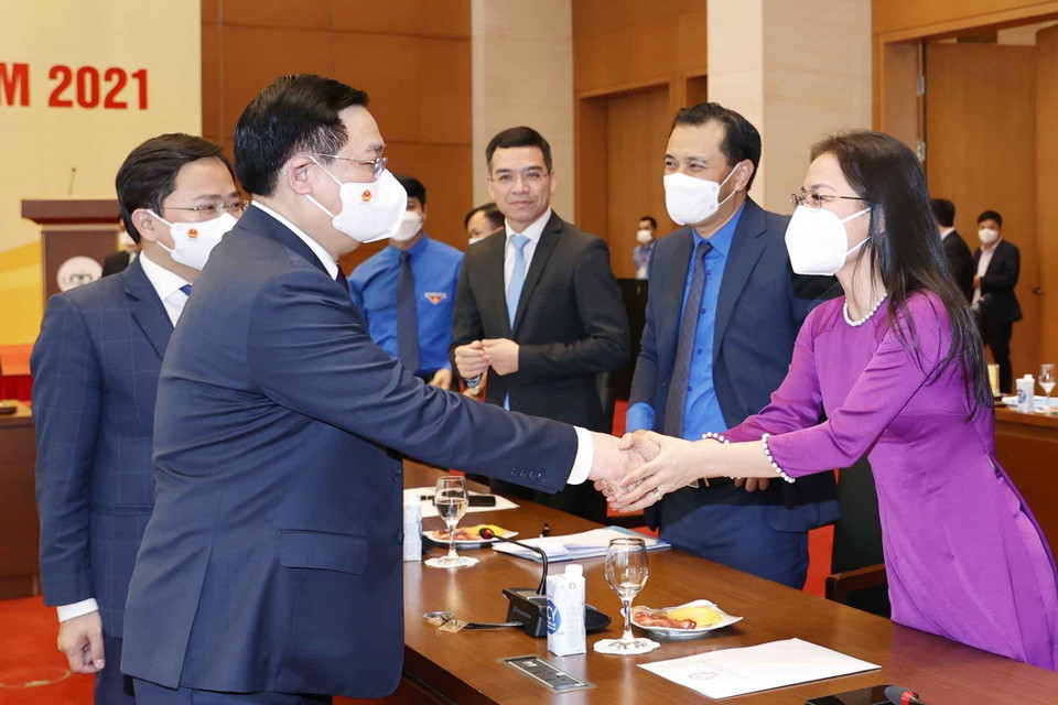 Chủ tịch Quốc hội Vương Đình Huệ với các đại biểu. (Ảnh: Doãn Tấn/TTXVN)