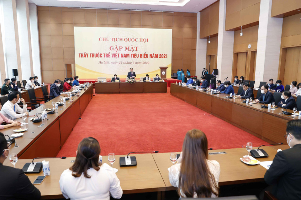 Chủ tịch Quốc hội Vương Đình Huệ phát biểu tại buổi gặp mặt. (Ảnh: Doãn Tấn/TTXVN)