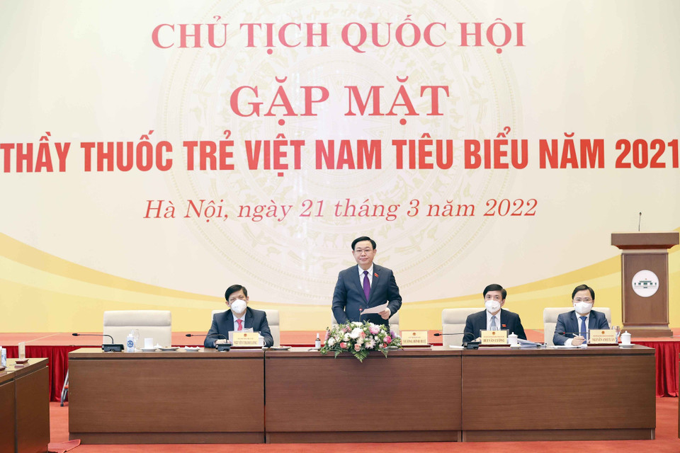 Chủ tịch Quốc hội Vương Đình Huệ phát biểu tại buổi gặp mặt. (Ảnh: Doãn Tấn/TTXVN)