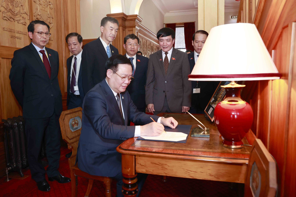 Chủ tịch Quốc hội Vương Đình Huệ hội kiến Toàn quyền New Zealand Dame Cindy Kiro. (Ảnh: Doãn Tấn/TTXVN)