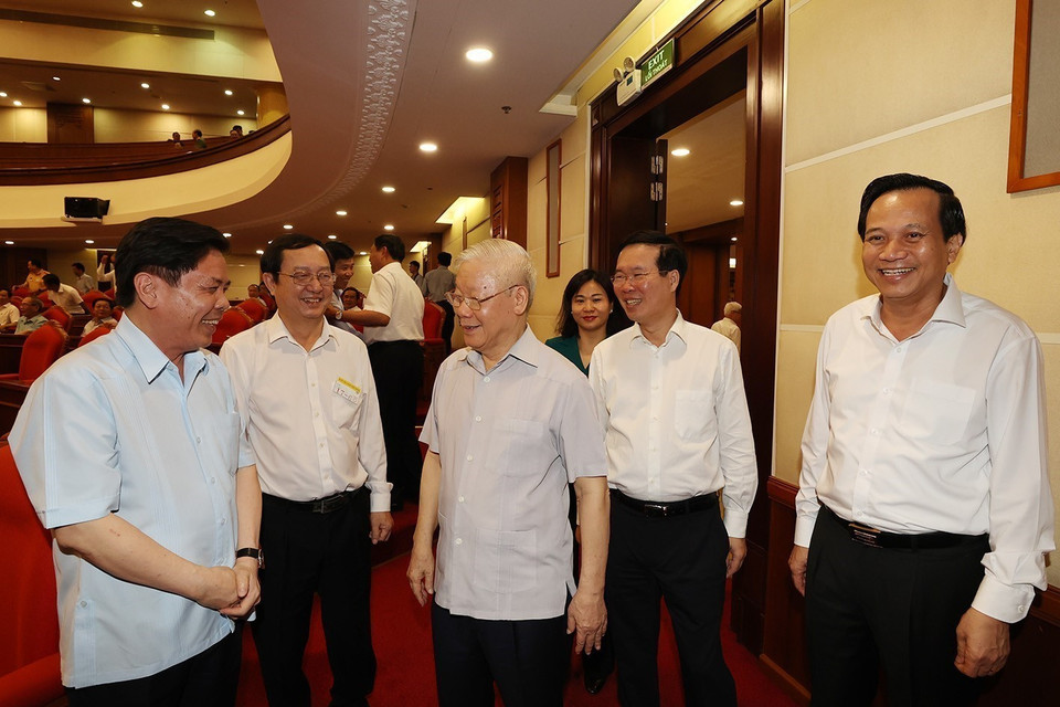 Tổng Bí thư Nguyễn Phú Trọng với các đại biểu dự hội nghị. (Ảnh: Trí Dũng/TTXVN)