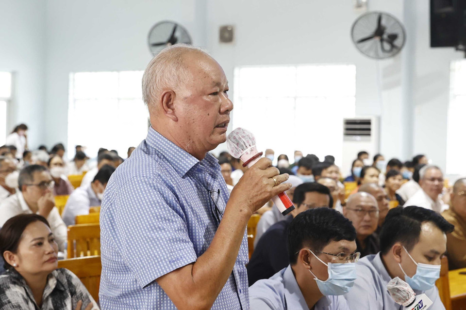 Ông Lê Văn Mị, cử tri thị trấn Hóc Môn phát biểu. (Ảnh: Thống Nhất/TTXVN)