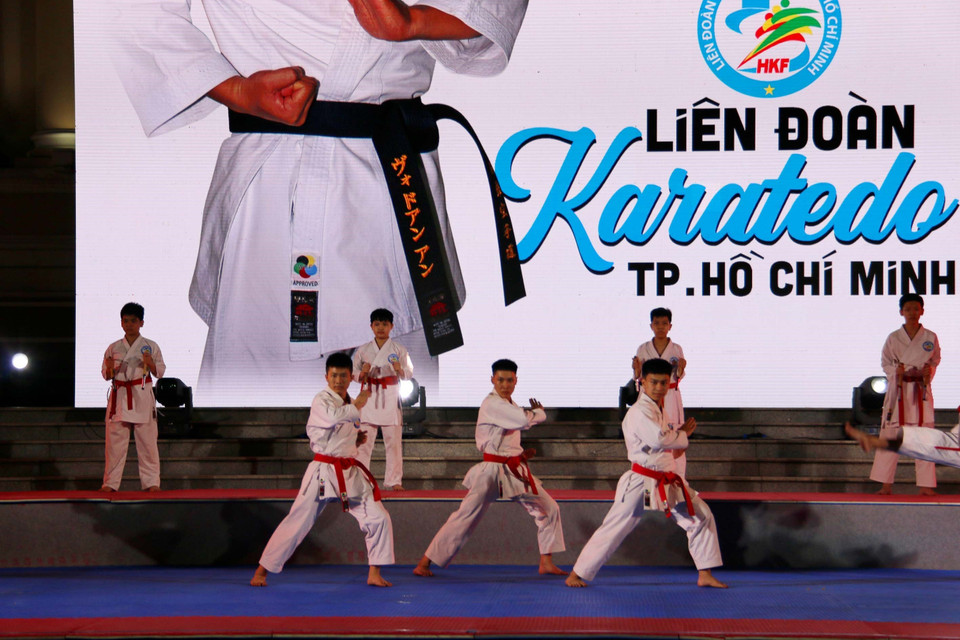 Các võ sinh bộ môn Karatedo tham gia đồng diễn tại Liên hoan võ thuật Thành phố Hồ Chí Minh lần thứ nhất - năm 2022. (Ảnh: Thanh Vũ/TTXVN)