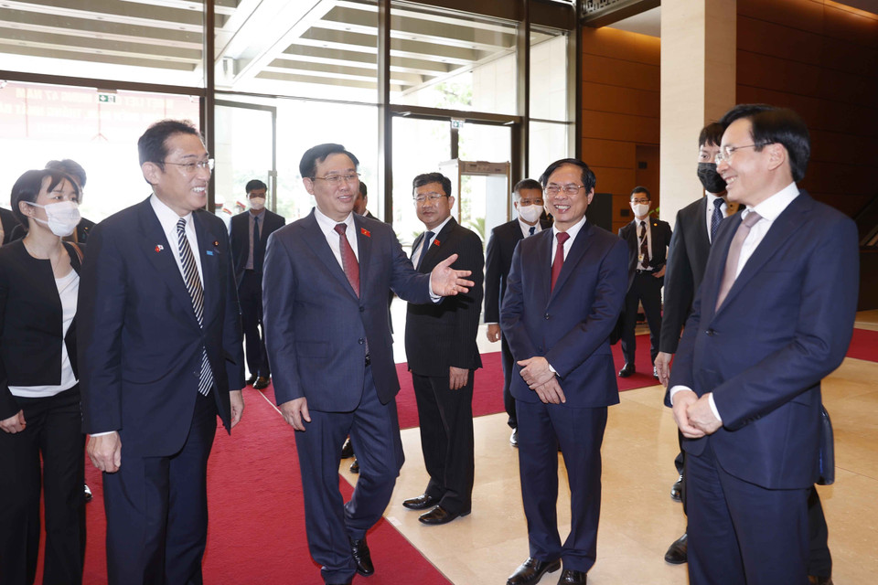 Lễ đón Thủ tướng Nhật Bản Kishida Fumio tại Nhà Quốc hội. (Ảnh: Doãn Tấn/TTXVN)